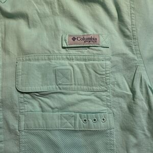 Columbia Light Green Utility Shirt. Lightweight 98% Cotton